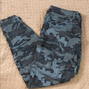 L.e.i. Camo cargo pants